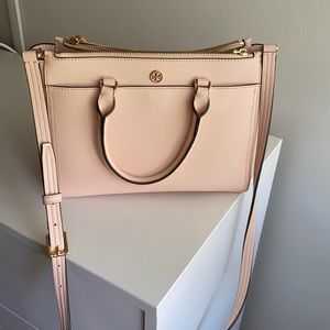 H:9.4" (23.5cm);L:11.8"(29.5 cm),D: 4.8"(12 cm)